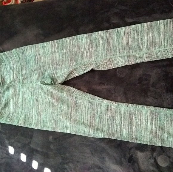 🚨 SOLD 🚨 Lululemon High Waisted Leggings - Picture 2 of 4